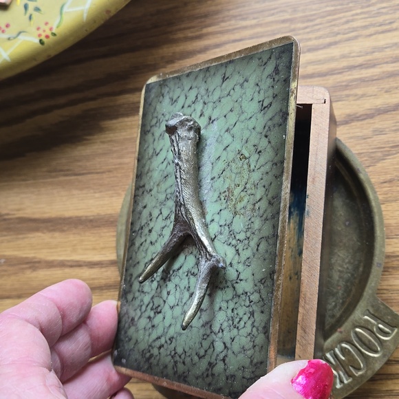 Primitive Antique Wooden & Metal Lidded 5 x 3 1/2 ANTLER - Picture 5 of 8